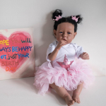 20'' 50 cm Reborn Mergaitė Kūdikio Lėlės Liam su Tamsia Oda Mink&scaron;tu Audiniu Kūnu Simuliacinės Lėlės Rankų Darbo Į&scaron;aknyti Garbanoti Plaukai Tikrovi&scaron;ka Reborn Lėlė Vaikams Kalėdų Dovana 50cm cloth body