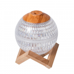 Kri&scaron;tolinio rutulio drėkintuvas: Spalvinga planetų tema naktinė lemputė miegamiesiems. Crystal ball humidifier