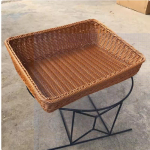 Rankomis austas rotango vaisių krep&scaron;ys