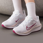 Nike moteri&scaron;ki bėgimo bateliai WMNS Quest 6 US 5.5