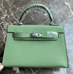24 Nauja Natūralios Odos Moteri&scaron;ka Rankinė Su Delno Ra&scaron;tu Mini 22CM25 Krep&scaron;ys Sidabrinė Sagtis Rankinė Vienu Petimi Įstrižai 22CM+2 shoulder straps without lock žalia