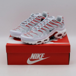 DM0032-034 Nike Air Max Plus Grynasis platinas Universitetinė raudona (Vyri&scaron;ki) 10.5 gray