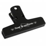 Patogus ilgos uodegos lankelis, mikro dantytas žandikaulis, tvirtai prispaustas juoda