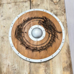 Rankomis i&scaron;raižyta viduramžių drakono karaliaus vikingų figūrėlė 60,96 cm sienų dekoras dovana