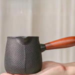 Cast Iron Teapot Tea Kettle 600 ml Maker Sturdy with Wood Handle Drinkware Pitcher Jug for