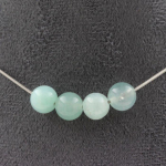 Pierres et Min&eacute;raux. Collier 4 perles Ang&eacute;lite 8 mm. Chaine en acier inoxydable Collier femmes, hommes. Taille personnalisable.