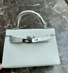 24 Nauja Natūralios Odos Moteri&scaron;ka Rankinė Su Delno Ra&scaron;tu Mini 22CM25 Krep&scaron;ys Sidabrinė Sagtis Rankinė Vienu Petimi Įstrižai 22CM+2 shoulder straps without lock balta