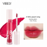 VIBELY Velvet Water Mist lūpų glazūra yra drėkinamasis, vandeniui atsparus ir ilgai i&scaron;liekantis lūpų dažas, kuris lengvai netepa puodelio