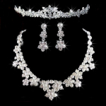 RUI RUI YU Moterų madingų vestuvinių papuo&scaron;alų rinkinys I&scaron;skirtinis eleganti&scaron;kas karoliai + auskarai + karūnos rinkinys princesė mergina sidabras