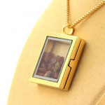 Pierres et Min&eacute;raux. Collier Tourmaline multicolore brut. Mod&egrave;le carr&eacute;. Couleur Or.