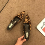 Pavasarinės smailios nosies mulės, madingos leopardo ra&scaron;to moteri&scaron;kos &scaron;lepetės, laisvalaikio moteri&scaron;ki batai, žemi kulniukai, eleganti&scaron;kos moteri&scaron;kos lauko &scaron;lepetės 35 leopardas