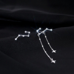 Asimetri&scaron;ki &bdquo;Big Dipper&ldquo; nuleidžiami auskarai, skirti moteri&scaron;kai asmenybei, kubiniam cirkoniui, žvaigždžių auskarams &bdquo;Femme Fasion Jewelry&ldquo;