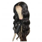 Moteri&scaron;kas ilgas garbanotas perukas vidurinė dalis natūraliai atrodantys &scaron;ilkiniai kar&scaron;čiui atsparūs auk&scaron;tai temperatūrai pluo&scaron;tiniai priekiniai nėriniai banguoti &scaron;viesūs juodi sintetiniai plaukai 28Inch