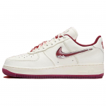 Nike Moteri&scaron;ki Air Force 1 Low Valentino diena 2024 Moteri&scaron;ki sportbačiai Kreminis Sail Komandos raudona FZ5068-161 38.5 white