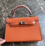 24 Nauja Natūralios Odos Moteri&scaron;ka Rankinė Su Delno Ra&scaron;tu Mini 22CM25 Krep&scaron;ys Sidabrinė Sagtis Rankinė Vienu Petimi Įstrižai 25CM+1 shoulder strap with lock oranžinė