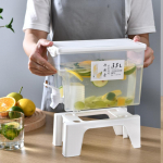 &Scaron;alto vandens ąsotis su vandens i&scaron; čiaupo gėrimų dozatoriumi Vaisių arbatinukas &Scaron;altas vandens limonadas 3.5L