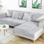 Sofos pagalvėlė pliu&scaron;inė žieminė stora neslystanti sofa pagalvėlė sofos rank&scaron;luostis flanelinė pagalvėlė universali sofos dekoravimo užvalkalas 90x240cm &scaron;viesiai pilka spalva