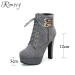 madingi Rimocy 2024 Nauji Rudens Moteri&scaron;ki Ankle Boots Platforminiai Auk&scaron;takulniai Batai Moteri&scaron;ki Sagtiniai Trumpieji Batai Laisvalaikio Dirbtinio Suede Avalynė 33 juoda