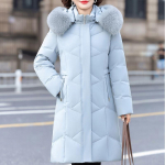 Tikro kailio apykaklė Vidutinio amžiaus moterų pūkinės striukės Žieminė vintažinė parka Eleganti&scaron;ka stora &scaron;ilta didelio dydžio ilga pūkinė striukė Moteri&scaron;ki vir&scaron;utiniai drabužiai XL &scaron;viesiai mėlyna spalva