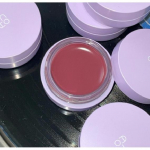 AOU Glowy Tint Balm 3,5 g 13 Colors,Lūpų balzamas, kuris i&scaron;ry&scaron;kina natūralų veido atspalvį, Skaidrus blizgesys, dėl kurio jūsų lūpos atrodys didelės # 03 MULBERRY BALM
