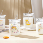 Animacinis vienaragis su dangteliu ir gėrimo anga Mielos mergaitės vandens stiklinė Auk&scaron;tos vertės didelės talpos vandens puodelis 450ML