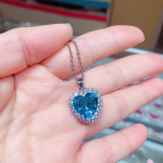 Vandenyno &scaron;irdis Vario ir cirkonio &scaron;irdelės formos pakabukas - Moteri&scaron;ki mados papuo&scaron;alai