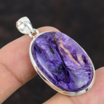 Charoite pakabukas Auk&scaron;čiausios kokybės brangakmenių pakabukas 925 sterlingų sidabrinis pakabukas Charoite rankų darbo papuo&scaron;alai Gydomieji akmeniniai pakabukai jubiliejaus proga