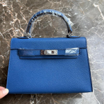 24 Nauja Natūralios Odos Moteri&scaron;ka Rankinė Su Delno Ra&scaron;tu Mini 22CM25 Krep&scaron;ys Sidabrinė Sagtis Rankinė Vienu Petimi Įstrižai 25CM+1 shoulder strap with lock
