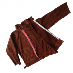 Karvės odos suvirintojo striukė: Atsparus kar&scaron;čiui, Apsaugantis nuo nudegimų, Apsauga nuo lankinio suvirinimo, Izoliuota oda suvirintojams.