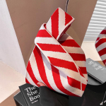 Yogodlns rankų darbo megzta rankinė moteri&scaron;ka Mini mazgas rie&scaron;inė moteri&scaron;ka laisvalaikio spalvota plačia juostele ne&scaron;iojamasis pečių krep&scaron;ys Studentų daugkartinis pirkinių krep&scaron;ys 21x36cm juoda/balta