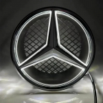 Automobilio priekinė grotelių žvaigždės emblema LED ap&scaron;viestas logotipas balta mėlyna raudona lemputė, skirta &bdquo;Mercedes Benz W205 CER ML GL GLA CLA CLS 2013&ndash;2016&ldquo; Glowing white