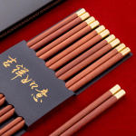 5 poros auk&scaron;tos kokybės raudono sandalmedžio lazdelių rinkinys Kinieti&scaron;ko stiliaus Nelakuotas Neva&scaron;kinis masyvo medžio &scaron;eimyninių vie&scaron;bučių lazdelių rinkinys Chopsticks-A