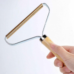 Ne&scaron;iojamas rankinis plaukų &scaron;alinimo agentas Kilimas Vilnonis paltas Drabužiai Pūkelis Skutimo &scaron;epetys Įrankis Depiliacinis kamuolys Mezgimas Pliu&scaron;inis Dvipusis skustuvas geltona