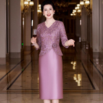 Eleganti&scaron;ka liekninanti suknelė su V i&scaron;kirpte mamoms - Violetinis nėrinių sijonas 3XL &scaron;viesi violetinė/violetinė