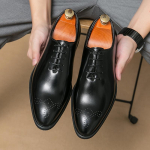 Mados prabangos prekės ženklo vyri&scaron;ki vestuviniai batai Oxfords Nauji vyri&scaron;ki batai Smailus priekis Odiniai madingi batai Vyri&scaron;ki su rai&scaron;teliais Vyri&scaron;ki laisvalaikio avalynė 38 ruda
