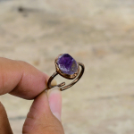 Afrikieti&scaron;ko ametisto žiedas neapdorotas Elektrolizės būdu padengtas varinis žiedas Brangakmenių papuo&scaron;alai Reguliuojami žiedai Rankų darbo žiedas Elektrolizės būdu padengto vario papuo&scaron;alai Dovanai