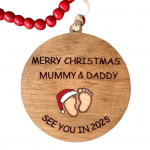 Iki pasimatymo 2025 m. Kalėdinis papuo&scaron;alas, medinis kūdikio pėdsakų papuo&scaron;imas, kabantis eglutės pakabukas naujiems tėvams B