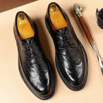 2024 Retro Prekės ženklo Nauji vyri&scaron;ki odiniai verslo laisvalaikio batai su rai&scaron;teliais Mados Prekės ženklo Vyri&scaron;ki rudeniniai patogūs raižyti blokiniai madingi batai 44 juoda