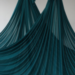 7 m &scaron;ilko audinio jogos hamakas, &scaron;ilko sūpynės, treniruoklių salė namuose, antigravitacija lauke, jogos dirželis Dark green