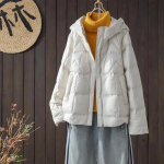 Moteri&scaron;ka žieminė kasdienė pūkinė striukė su gobtuvu, su baltaisiais ančių pūkais, žieminė, kasdienė, laisva, pastorinta, plona XS smėlis