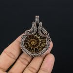 Amonito fosilija, apvyniota 999 prabos varine viela, rankų darbo brangakmenių papuo&scaron;alas pakabukas atminties dienai 2.55 Inches