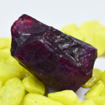 Natūralus violetinis safyras 125ct neapdorotas sertifikuotas laisvas brangakmenis 42.9 mm approx violetinė