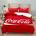 Coca-cola meno dizaino 3 dalių patalynės komplektas, idealiai tinka 1 vnt. antklodės užvalkalui ir 2 vnt. pagalvių užvalkalams, puikiai tinka gerbėjams dovanoti, idealiai tinka miegamajam, bendrabučiui 140cmx210cm