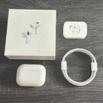 Naujas TWS 1:1 belaidės ausinės Bluetooth 5.0 aktyvaus triuk&scaron;mo mažinimo ausinės, įdedamos HD skambučių muzikos sportinės ausinės su įkrovimo dėžute balta