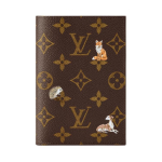 Louis Vuitton 26 m. pavasario/vasaros gyvūnų derinio ra&scaron;to Monogram Forest dengto drobės paso laikiklis Vyri&scaron;kas paso laikiklis Ruda M27023 Gift Set(Basic Set+Box+Shopping Bag)