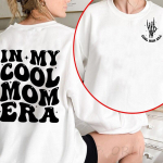 &bdquo;In My Cool Mom Era&ldquo; megztiniai &bdquo;Mama&ldquo; megztinis su gobtuvu &bdquo;Crewneck&ldquo; megztinis Medvilnė Madingi &bdquo;Hoody Womans&ldquo; drabužiai Motinos dienos dovana S balta