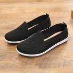 Seni Pekino medžiaginiai batai Moteri&scaron;ki vasariniai kvėpuojantys tinkliniai batai Vidutinio amžiaus ir pagyvenusiems žmonėms Neslystantys Motinos sportiniai batai skraidantys austi vaik&scaron;čiojimo batai 35 juoda