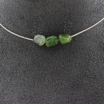 Pierres et Min&eacute;raux. Collier 3 perles Jade n&eacute;phrite de Sib&eacute;rie (Russie). Chaine en acier Collier femmes, hommes. Taille personnalis