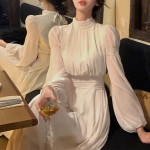 2023 m. pavasario, baltos spalvos, vidutinio dydžio suknelė moteri&scaron;ka, eleganti&scaron;ka prancūzi&scaron;ka vientisa suknelė su vėžlys kaklo korėjieti&scaron;kos mados Y2k drabužių dizaino ilgomis rankovėmis