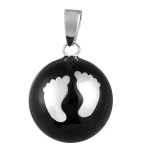 Bola de grossesse boule noire avec empreintes de pieds